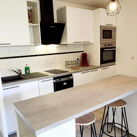 Avec Terrasse Et Jardin Au Calme Proche Bus Metro Daire