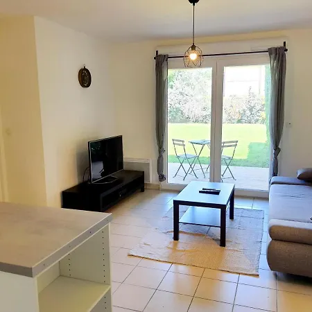 Avec Terrasse Et Jardin Au Calme Proche Bus Metro