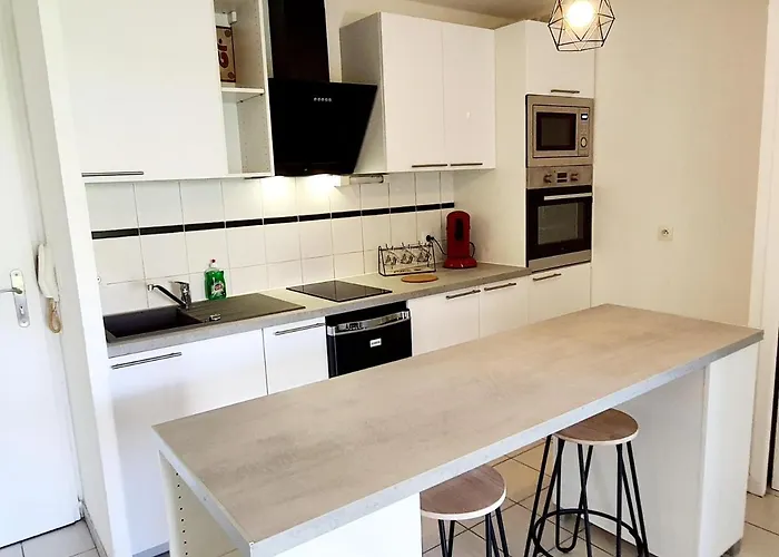 Avec Terrasse Et Jardin Au Calme Proche Bus Metro Apartamento