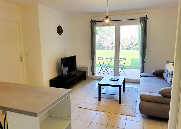 Avec Terrasse Et Jardin Au Calme Proche Bus Metro